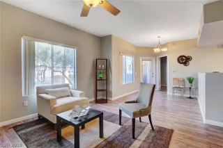 Photo #4: 2081352 Listing