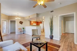 Photo #5: 2081352 Listing