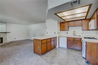 Photo #4: 2081367 Listing