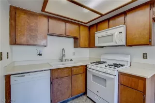 Photo #5: 2081367 Listing