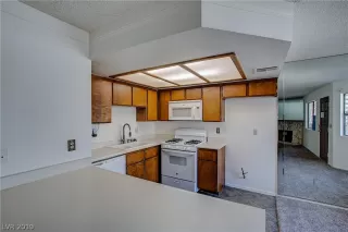 Photo #6: 2081367 Listing