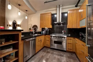 Photo #5: 2081543 Listing 
