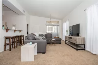 Photo #4: 2081550 Listing 