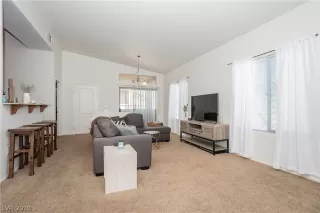 Photo #5: 2081550 Listing 