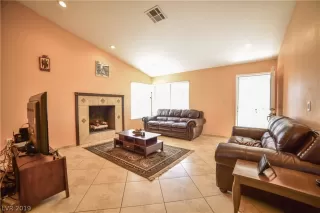 Photo #3: 2081552 Listing 