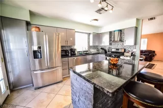 Photo #6: 2081552 Listing 