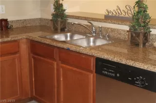 Photo #5: 2081592 Listing 