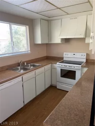 Photo #3: 2081594 Listing 