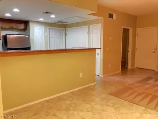 Photo #5: 2081644 Listing 
