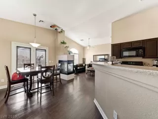 Photo #3: 2081732 Listing 