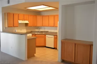 Photo #2: 2081737 Listing