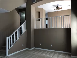 Photo #5: 2081746 Listing