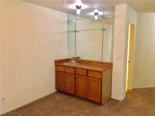 Photo #6: 2081801 Listing 