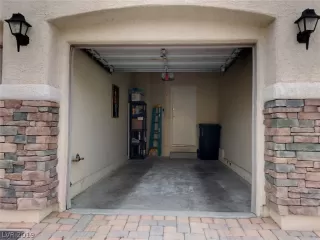 Photo #2: 2081816 Listing