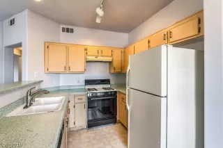 Photo #5: 2081851 Listing