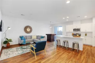 Photo #3: 2081902 Listing 