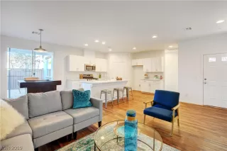 Photo #4: 2081902 Listing 