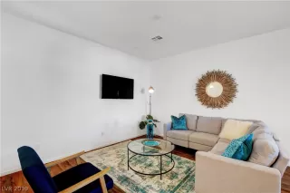 Photo #5: 2081902 Listing 