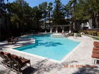 Photo #3: 2081934 Listing 