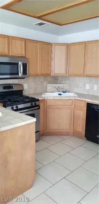 Photo #2: 2082005 Listing 