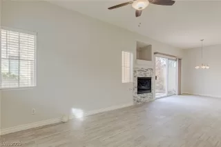 Photo #2: 2082163 Listing