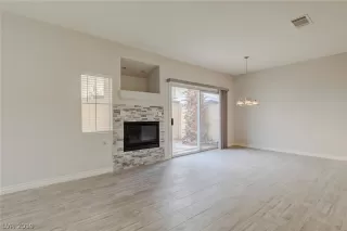 Photo #5: 2082163 Listing