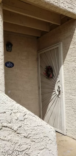 Photo #4: 2082181 Listing