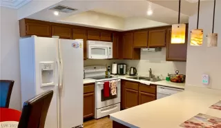 Photo #3: 2082210 Listing