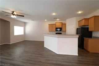 Photo #3: 2082273 Listing