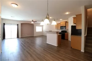 Photo #5: 2082273 Listing