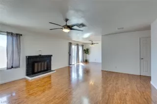 Photo #4: 2082296 Listing