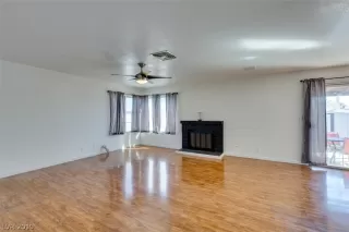 Photo #5: 2082296 Listing