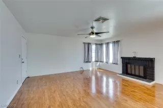 Photo #6: 2082296 Listing