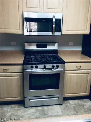 Photo #5: 2082364 Listing