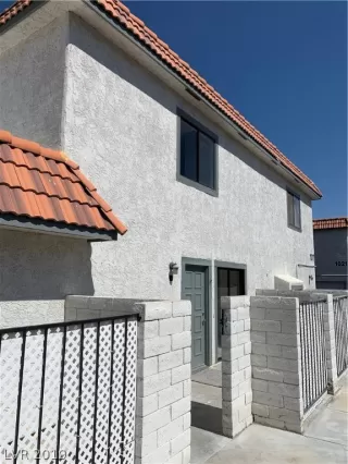 Photo #1: 2082478 Listing