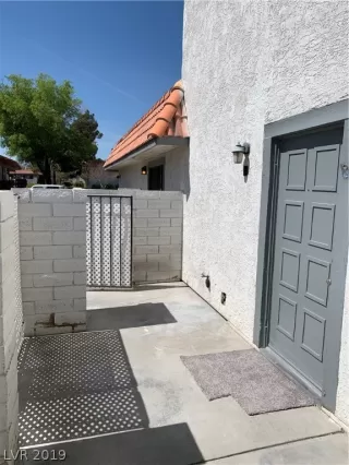 Photo #5: 2082478 Listing