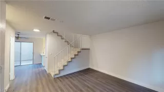 Photo #5: 2082516 Listing 