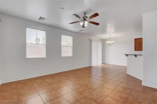 Photo #4: 2082630 Listing