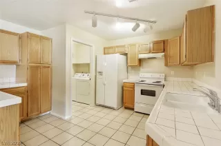 Photo #6: 2082701 Listing