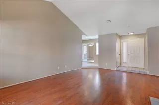 Photo #3: 2082749 Listing