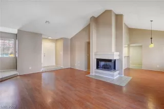 Photo #4: 2082749 Listing