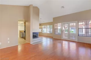 Photo #5: 2082749 Listing