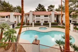 Photo #3: 2082752 Listing