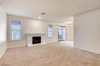 Photo #5: 2082752 Listing