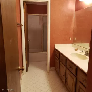 Photo #5: 2082771 Listing 