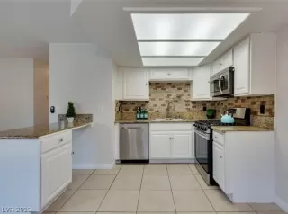 Photo #2: 2082772 Listing