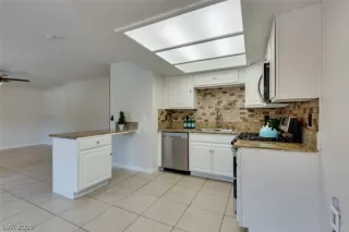 Photo #3: 2082772 Listing