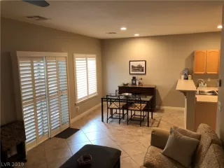 Photo #3: 2082773 Listing