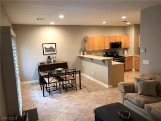 Photo #5: 2082773 Listing