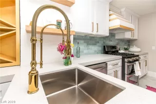 Photo #2: 2082786 Listing 